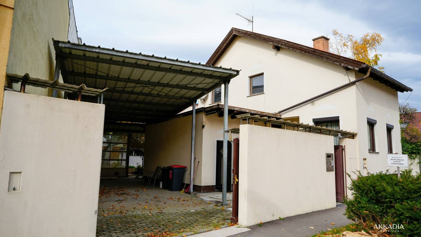 Single-family house with a lot of potential in a quiet location in Pfaffstätten