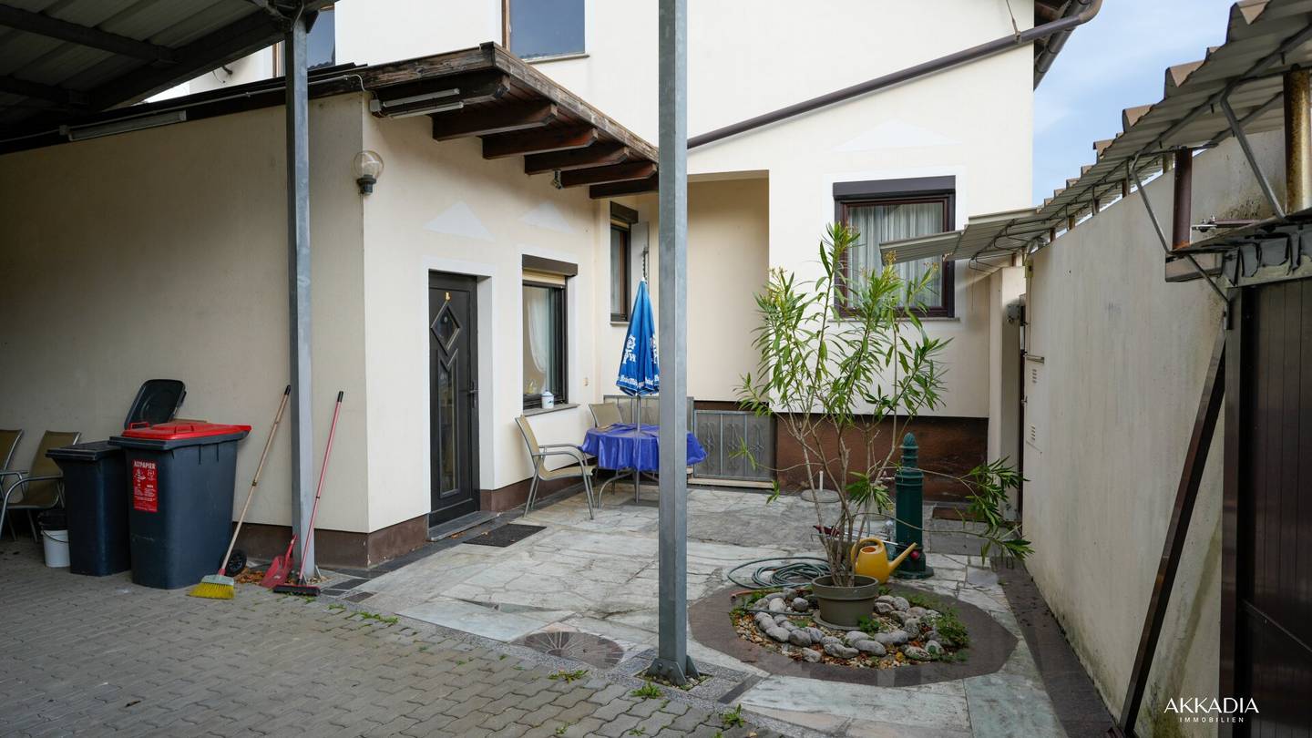 Single-family house with a lot of potential in a quiet location in Pfaffstätten