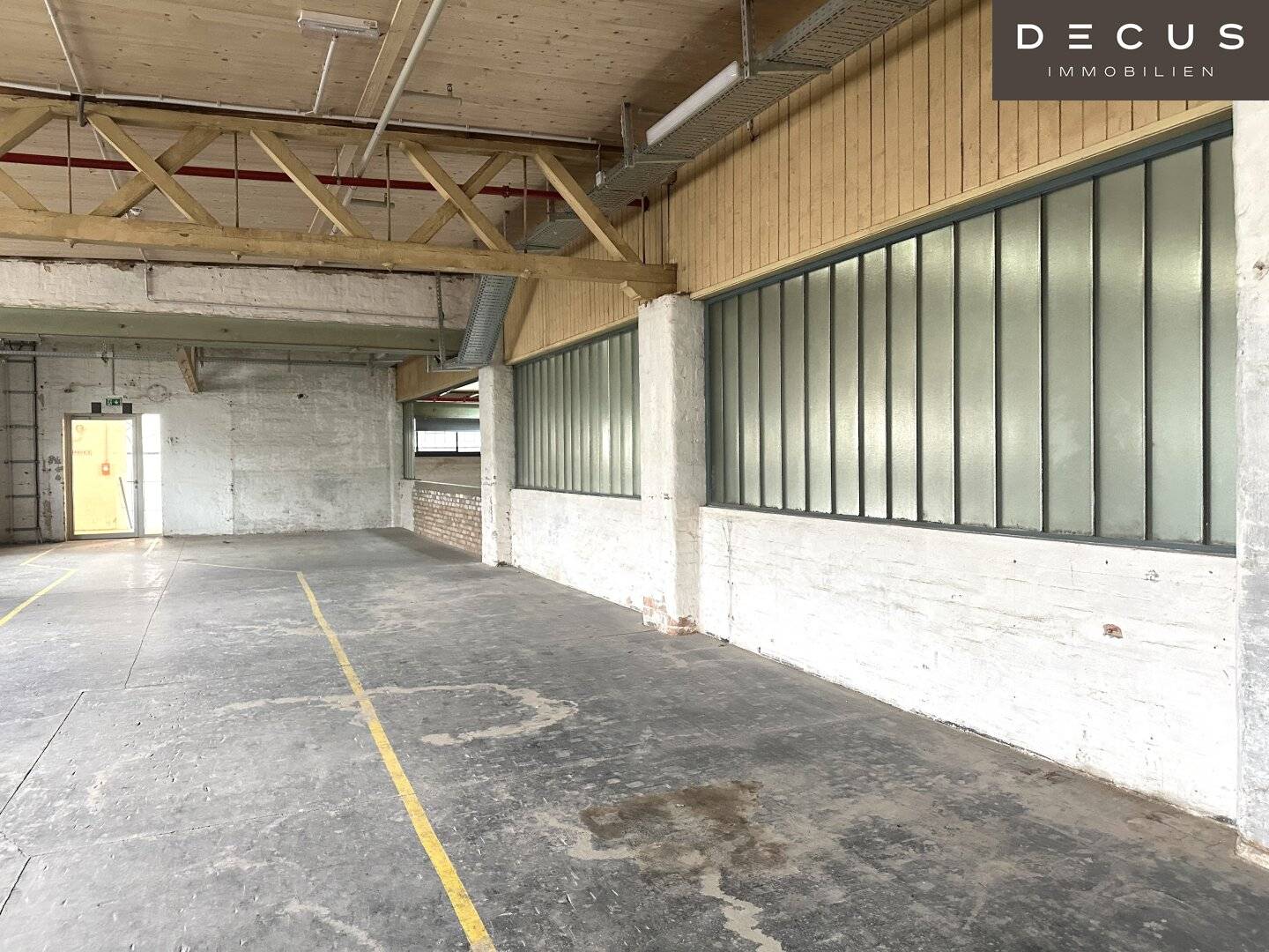 INDUSTRIAL STYLE | FABRIK 1230 | Office/Clinic/Commercial spaces