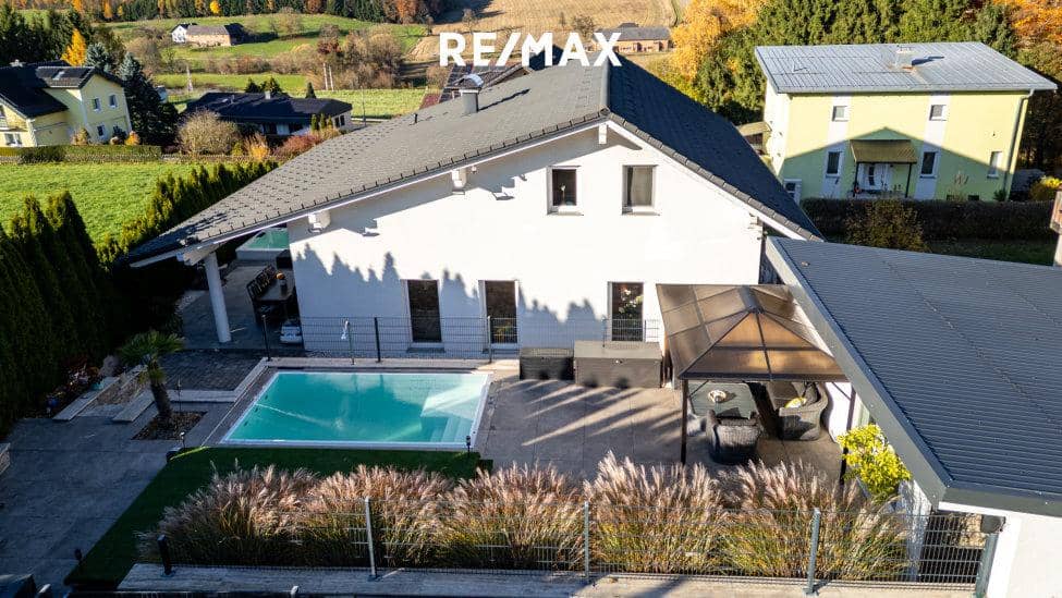 Elegantes Einfamilienhaus in Vöcklabruck mit Wellnessbereich und Garten