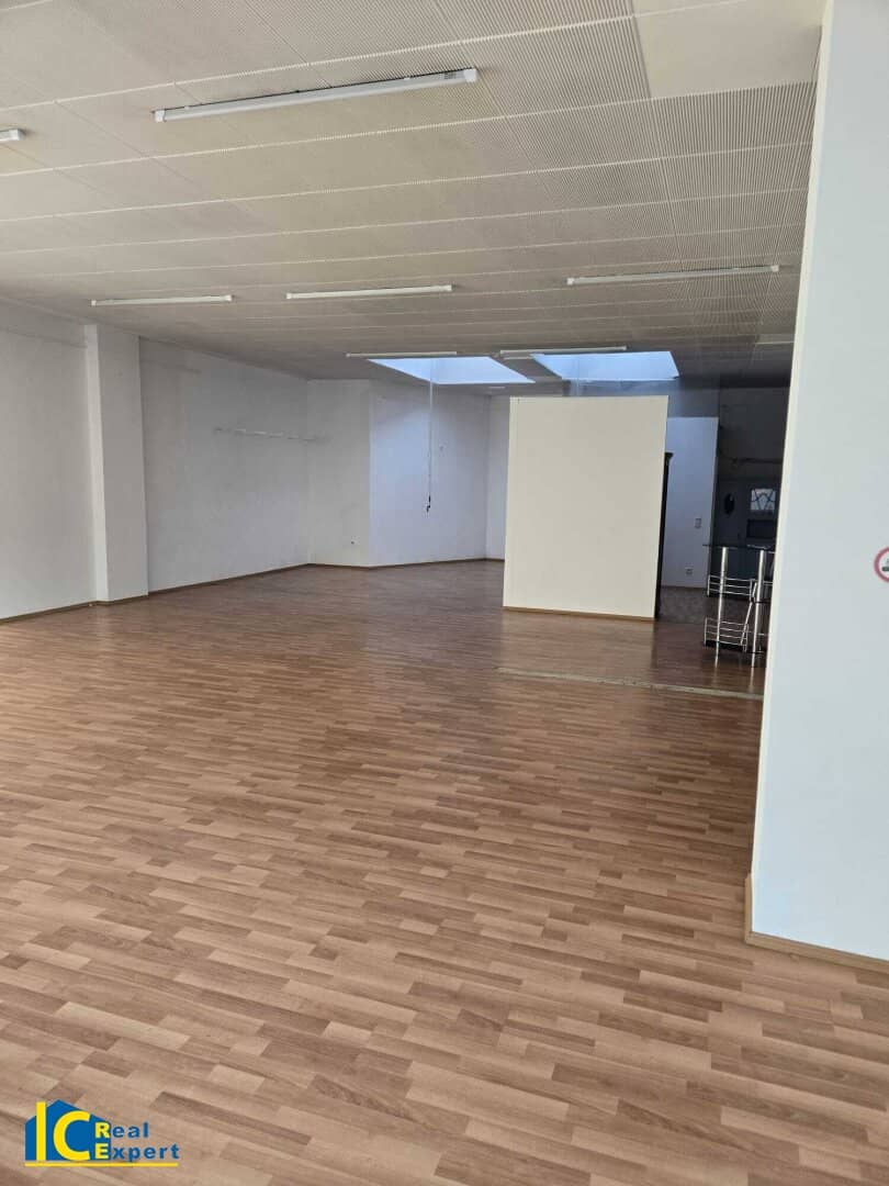 Ladenlokal im EG in Wiener Neustadt, Lage am Hauptplatz, 148 m²