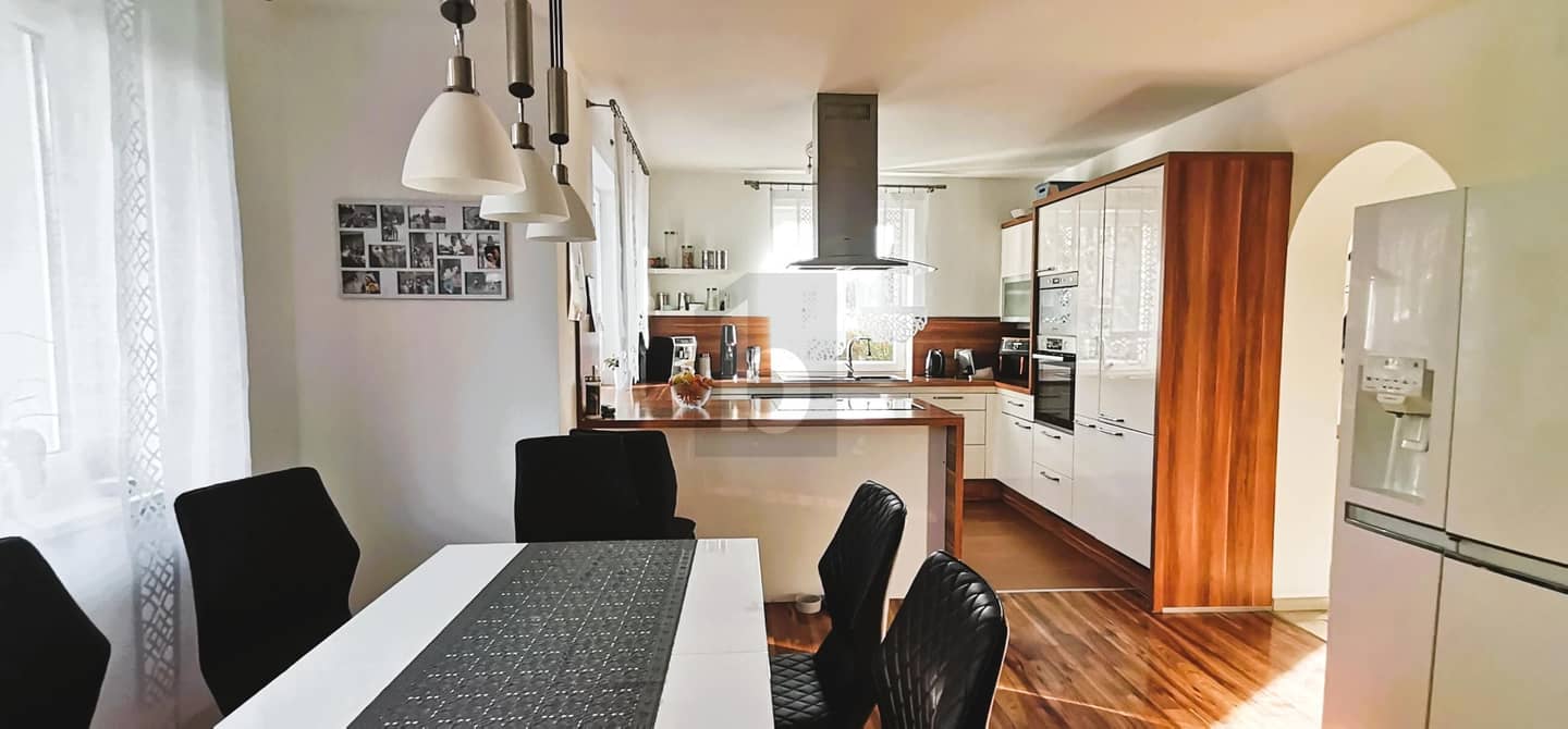 Family apartment with garden and pool