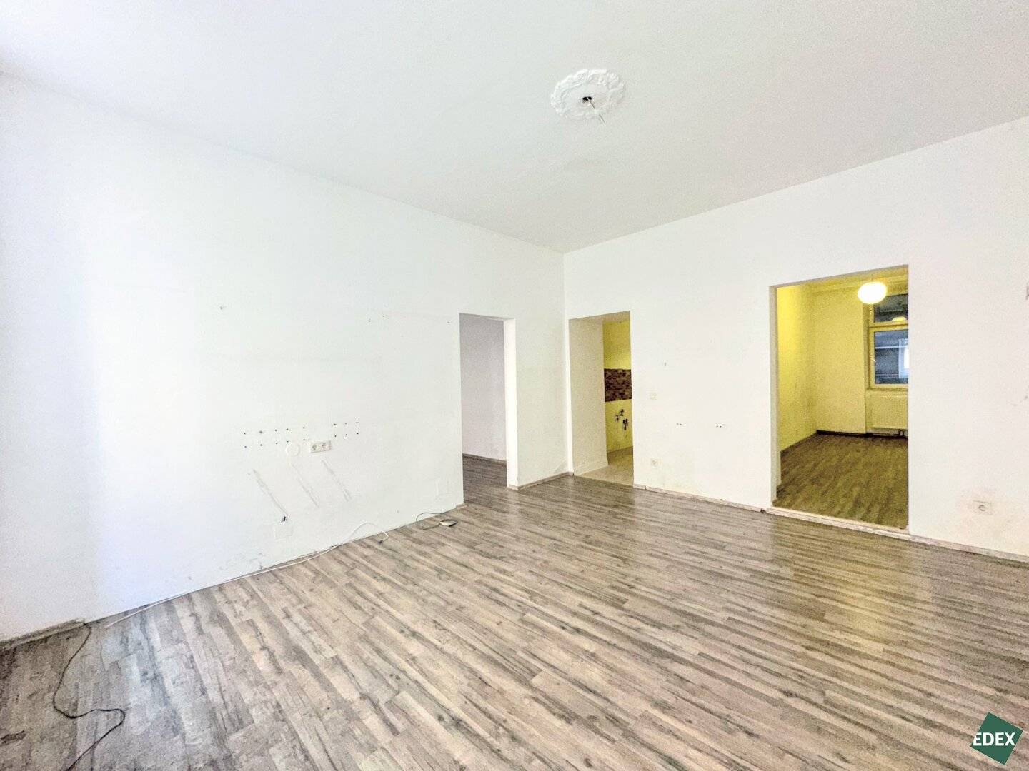 Altbauwohnung direkt am Augarten mit Gestaltungspotenzial