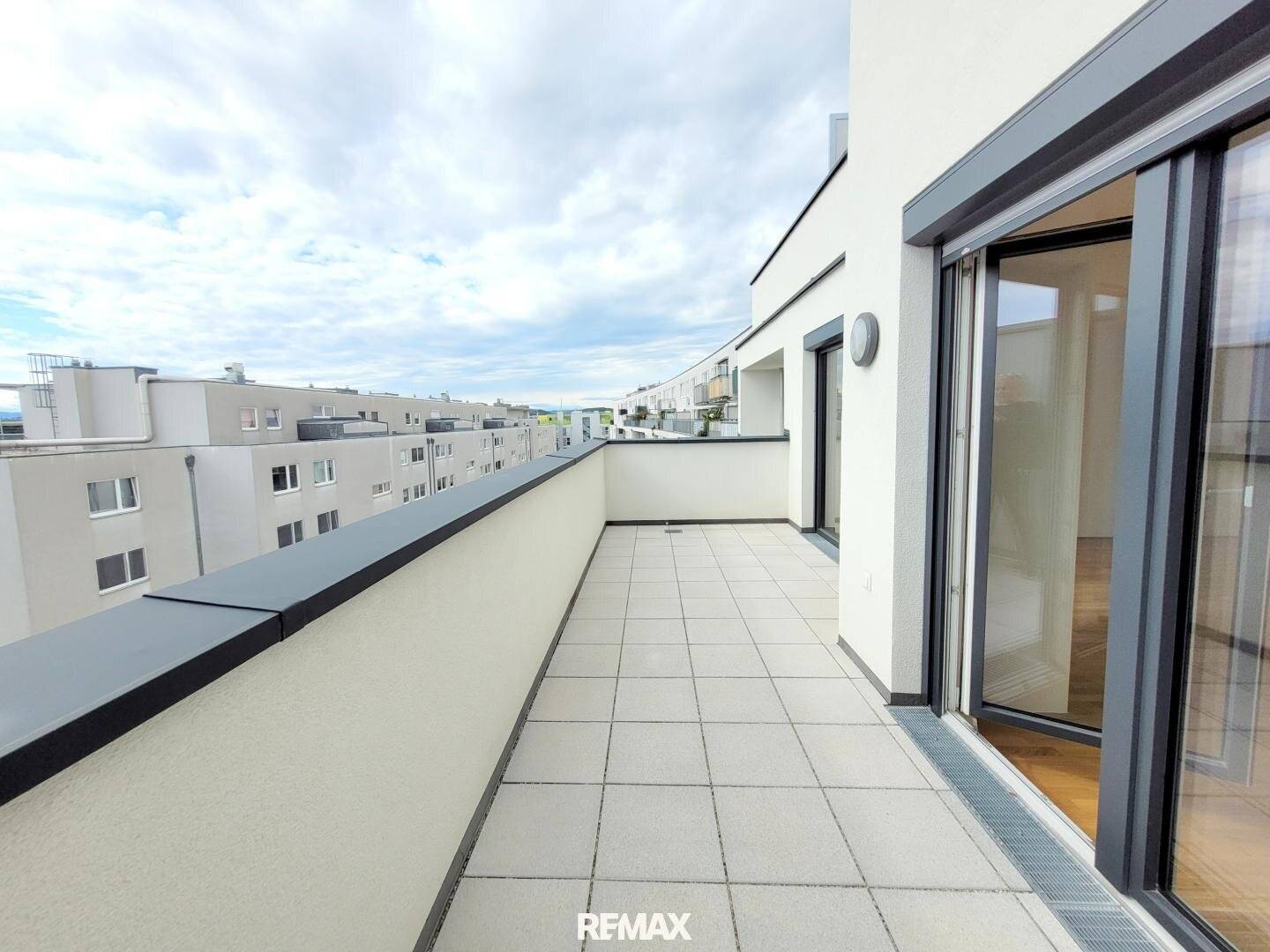Three room apartment with first occupancy and large terrace