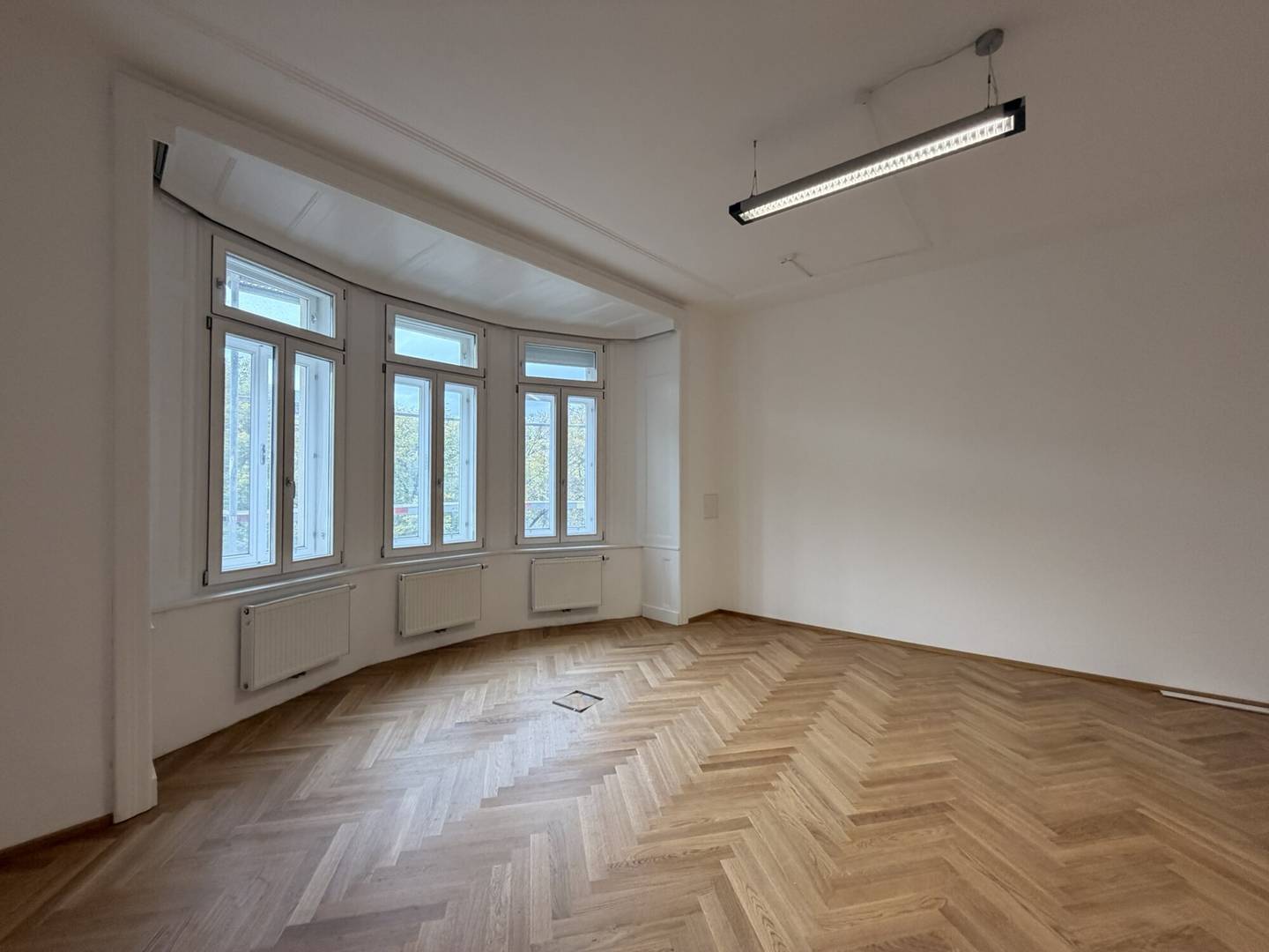 Old Building Apartment Office With Elevator and Central Location? no punctuation? Please fix