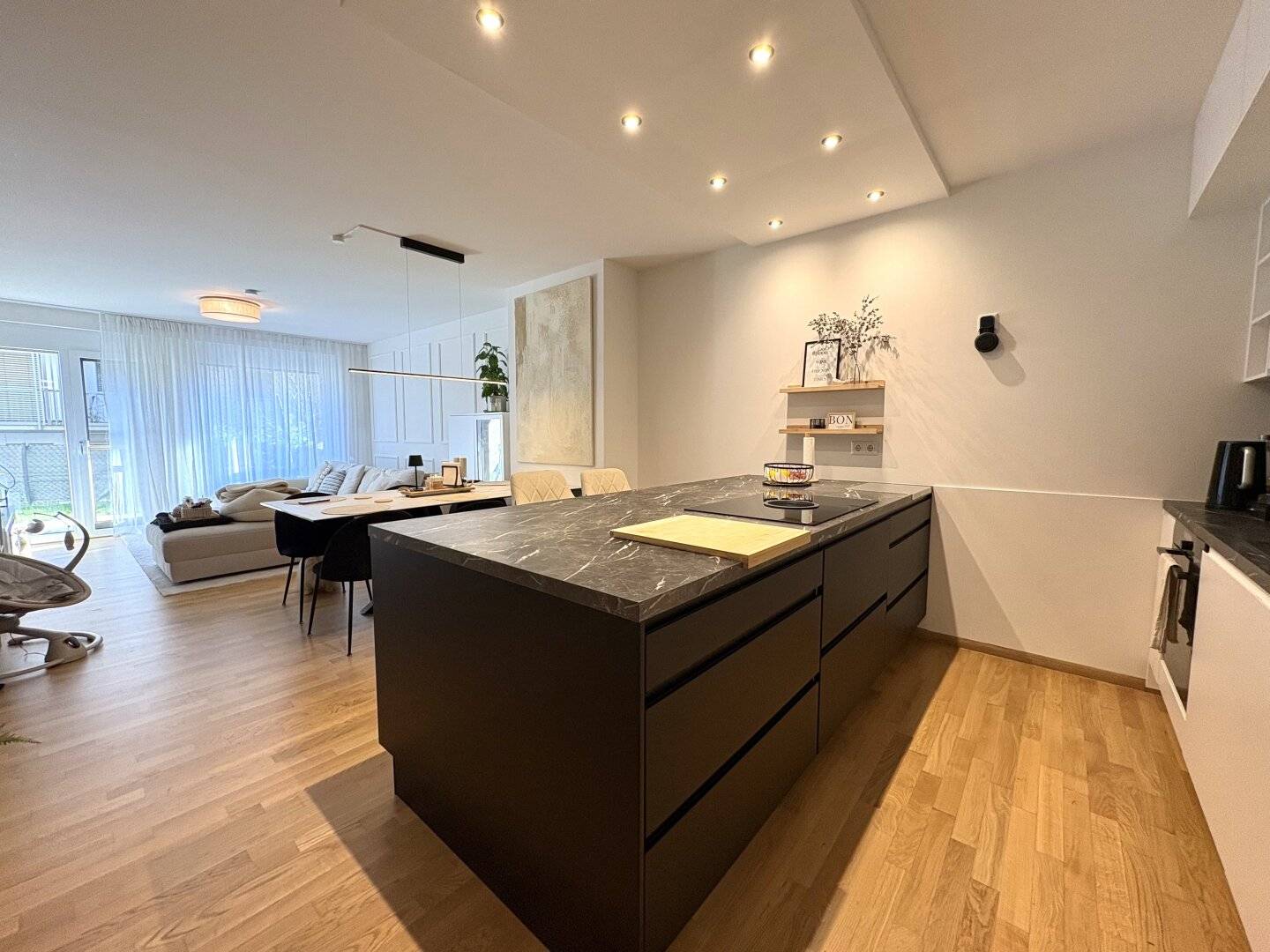 Wohnung mit Eigengarten und Klimaanlage