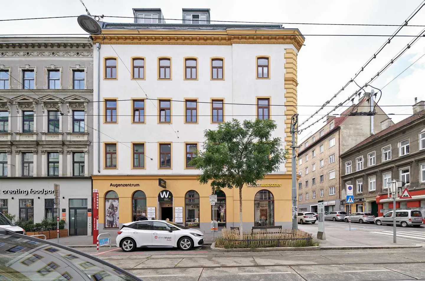 Top floor apartment with roof terrace near U6