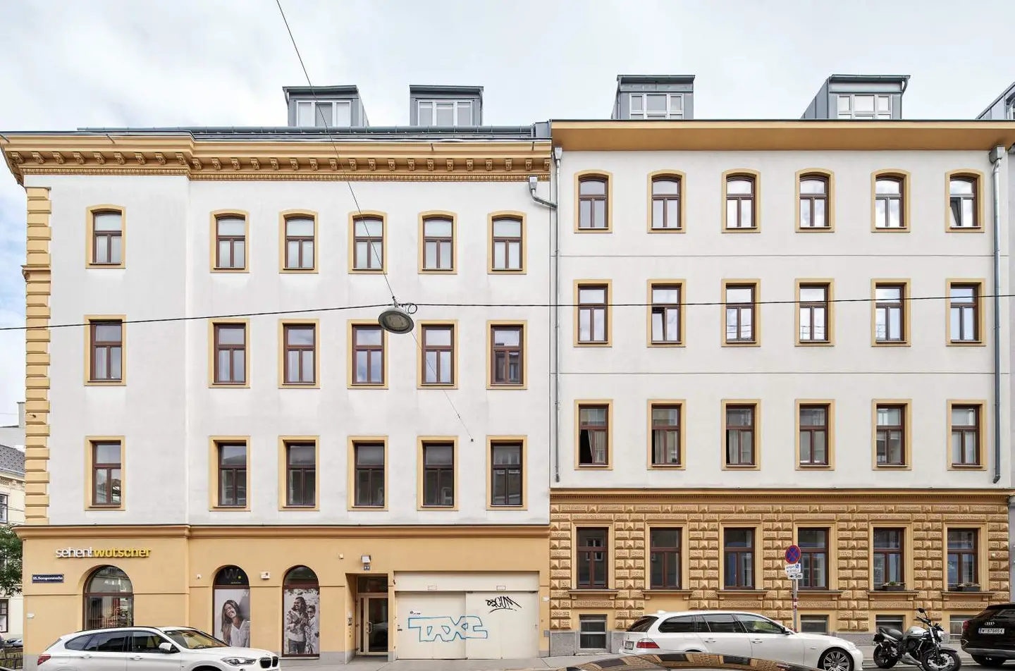 Top floor apartment with roof terrace near U6