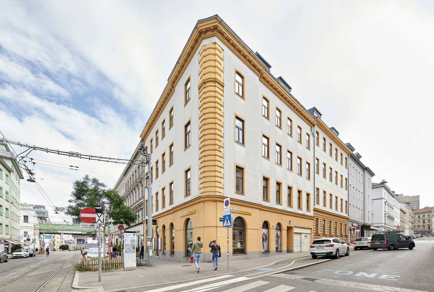 Dachgeschosswohnung mit Dachterrasse nahe U6