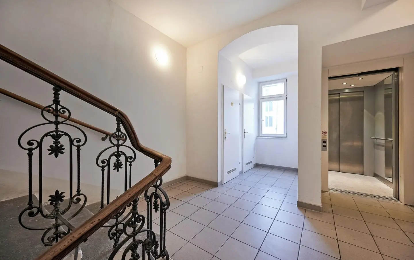 Altbauflair trifft Investmentsicherheit - Rendite 4,3 % -
2-Zimmer-Wohnung - unbefristet vermietet!
