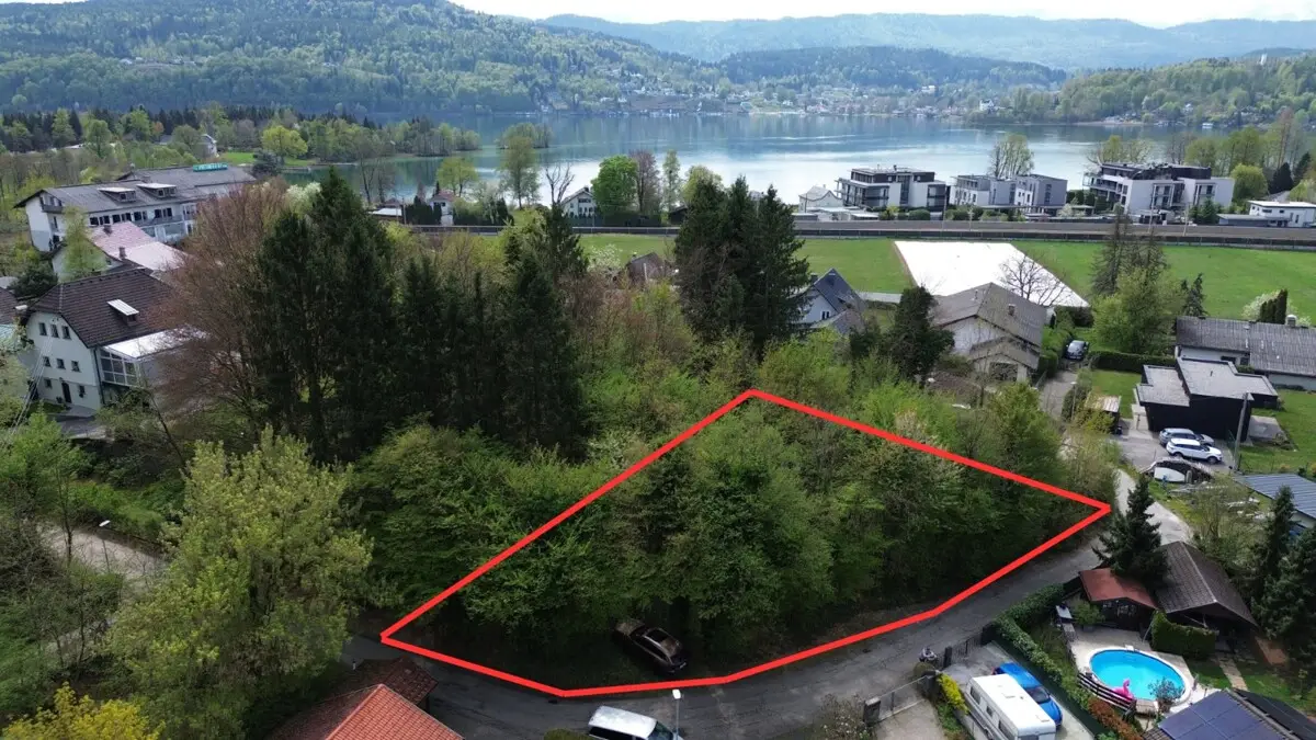 Natur. Ruhe. Wörthersee. – Sonniges Baugrundstück am Gletschertopf in Pörtschach