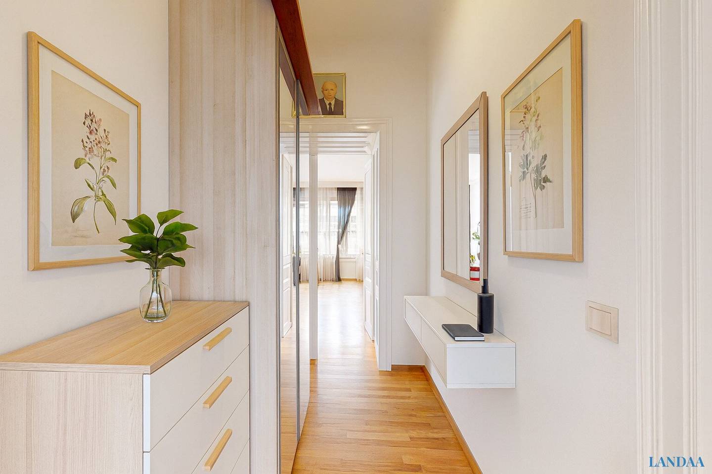 Investor apartment old building lift tenanted