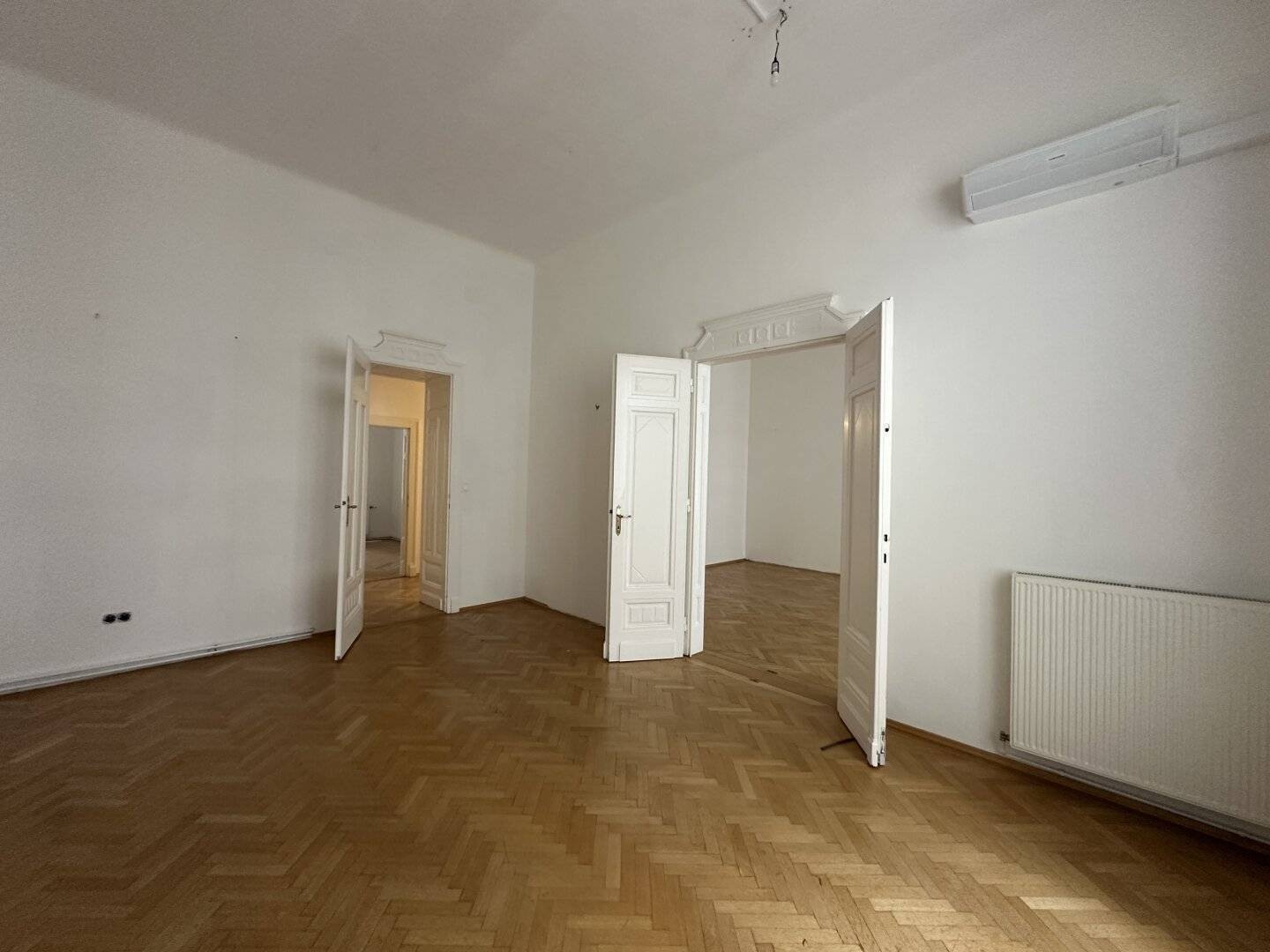 Großzügiges Büro nahe Karlskirche in 1040 Wien, 165 m², 7 Zimmer