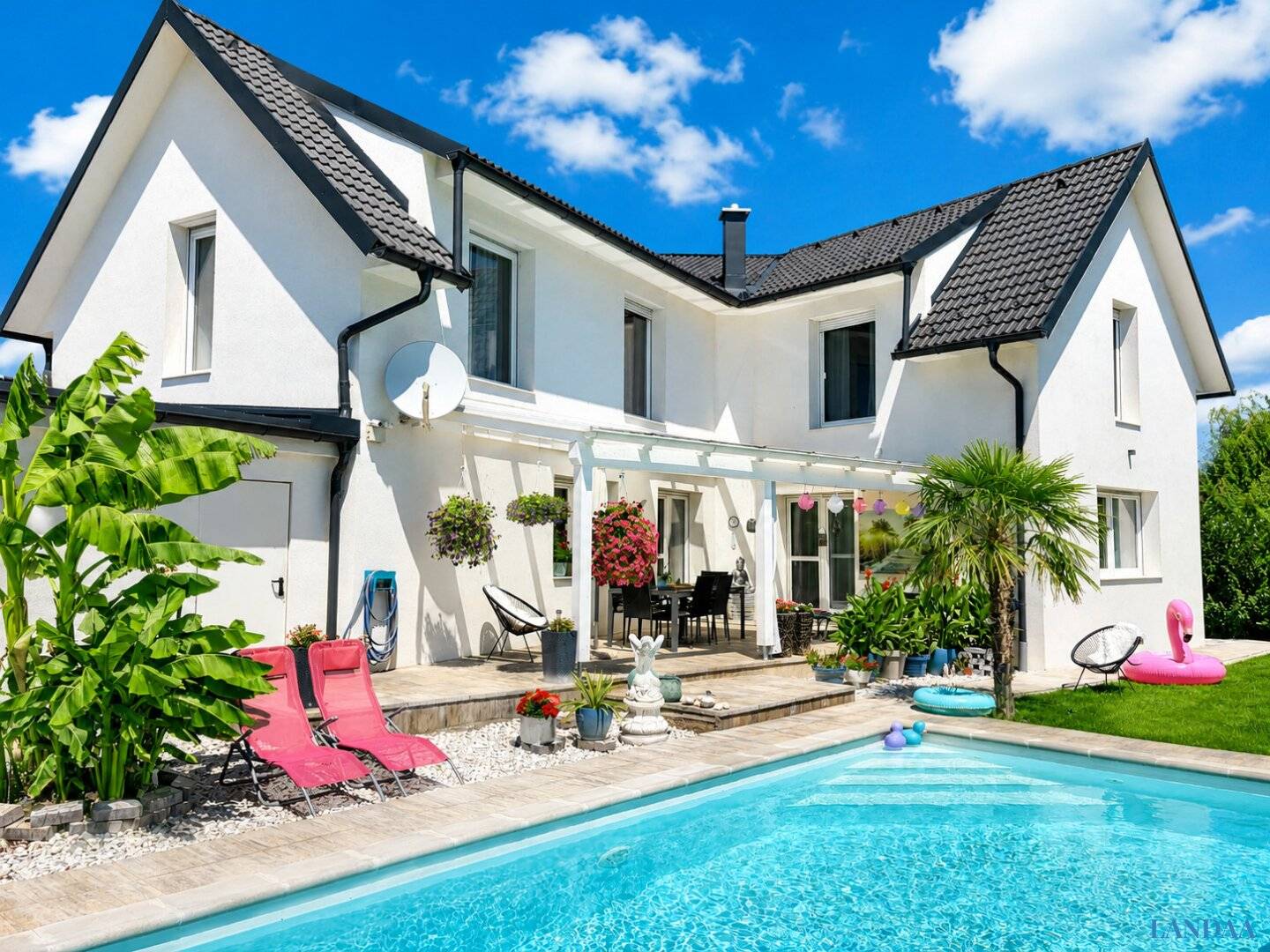 NEW Exclusive Dream House with Pool, Garden in Gänserndorf! Top Location for Families and Privacy in Prime Position in Gänserndorf? But keep exact text? Wait this is incorrect.