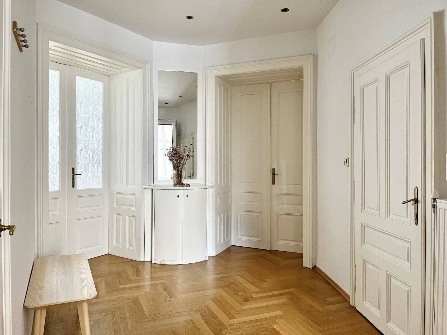 Wohnung Altbau mit Aufzugspotenzial nahe U6