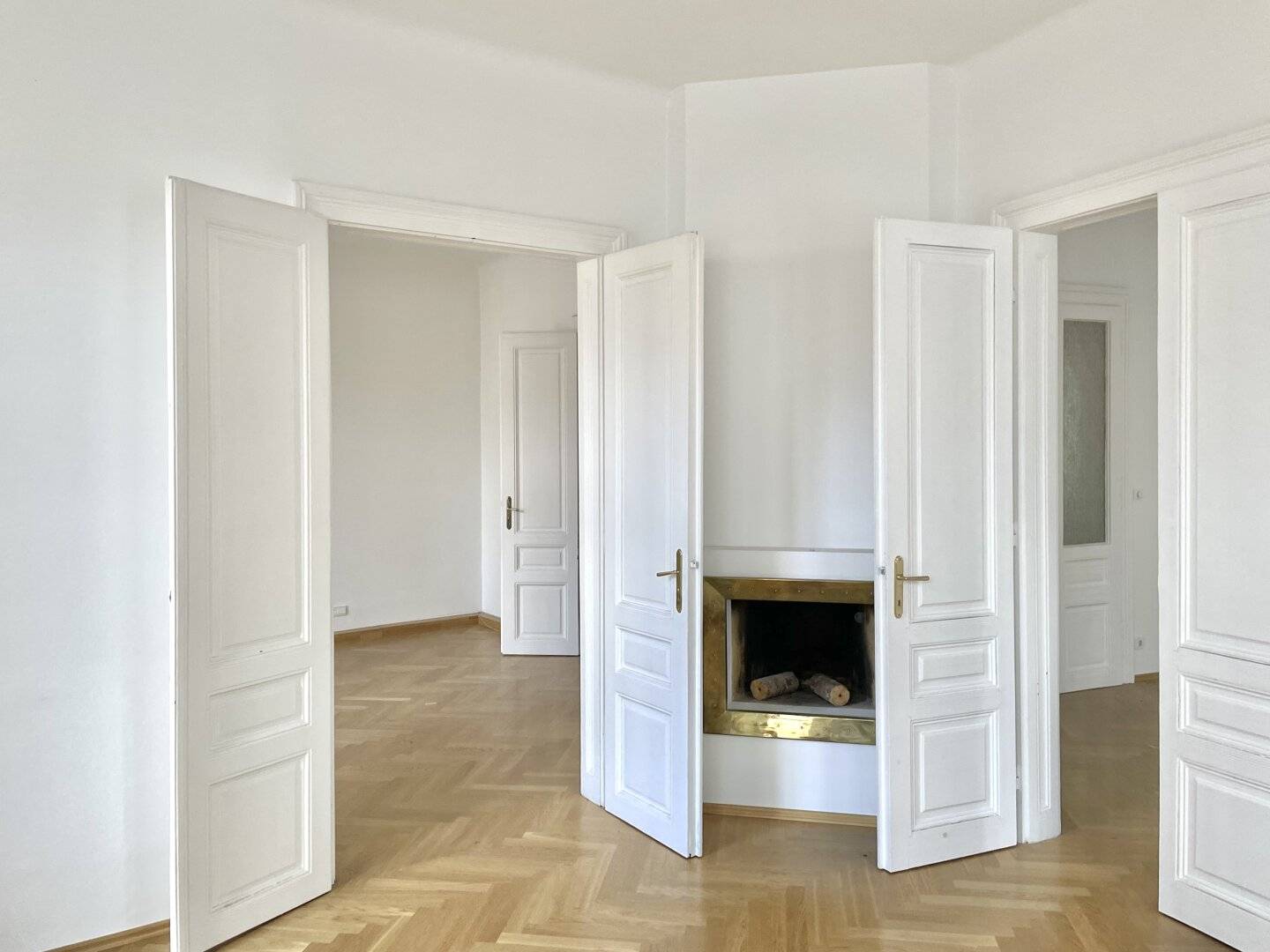 Wohnung Altbau mit Aufzugspotenzial nahe U6