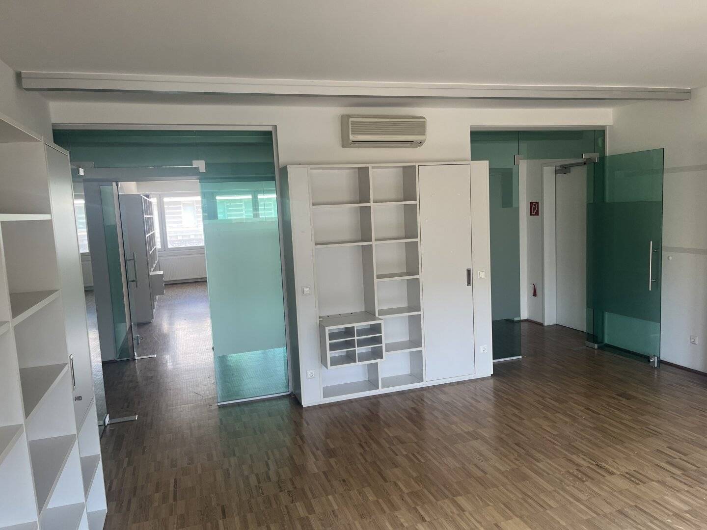 Vacant office with top connection to U1 &amp; Hauptbahnhof