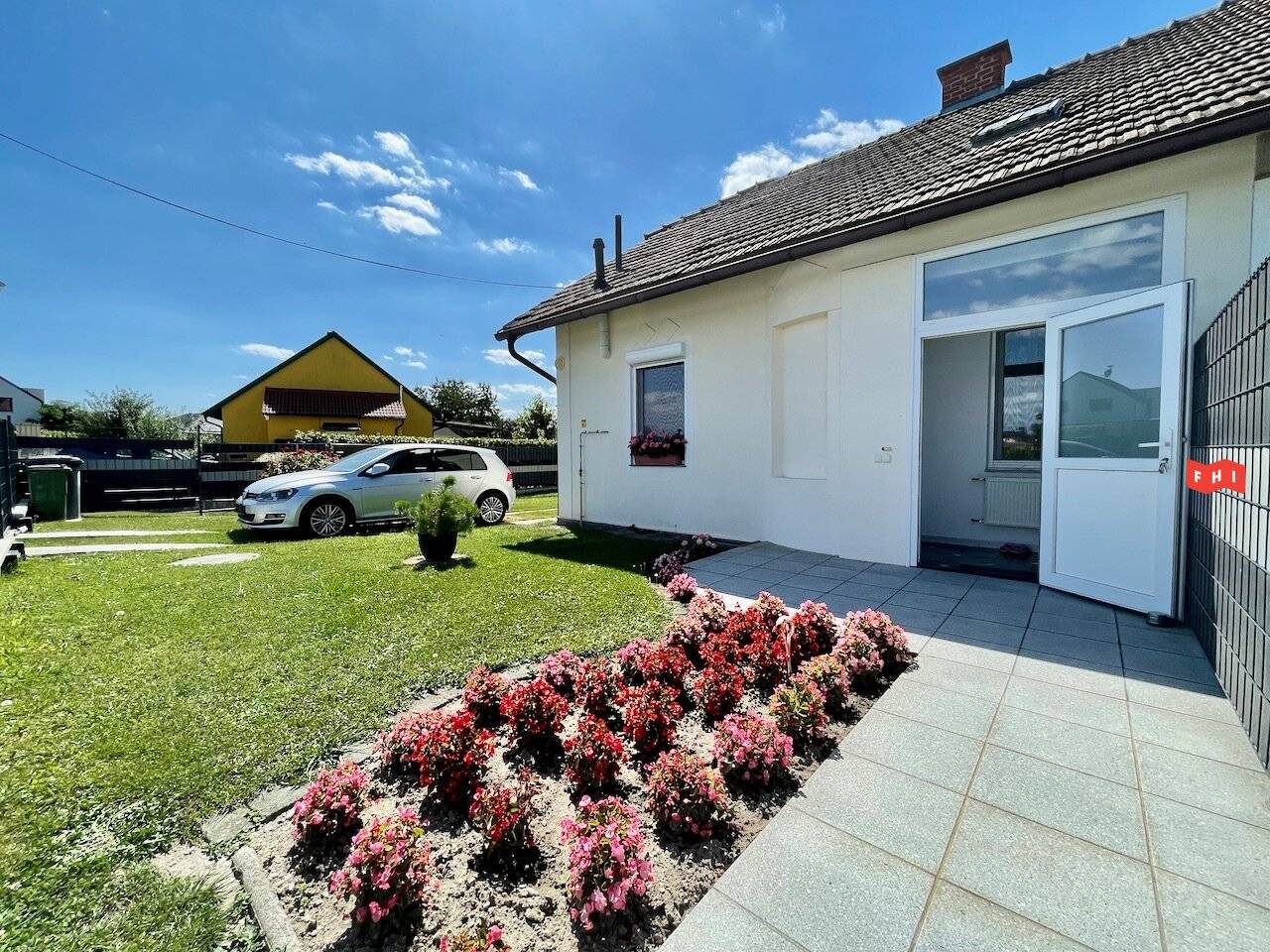 Renovated 3-room house with covered terrace, 2 parking spaces &amp; air conditioning near Vienna city border/Groß Enzersdorf