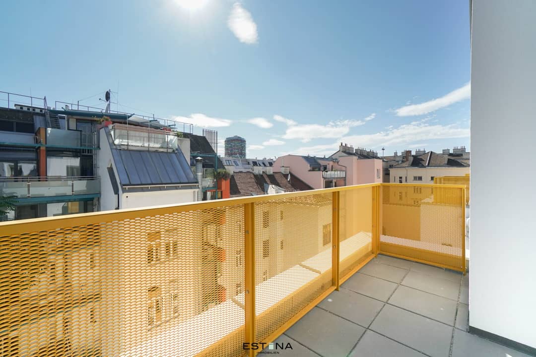 Attic apartment in Nordbahnviertel with terrace