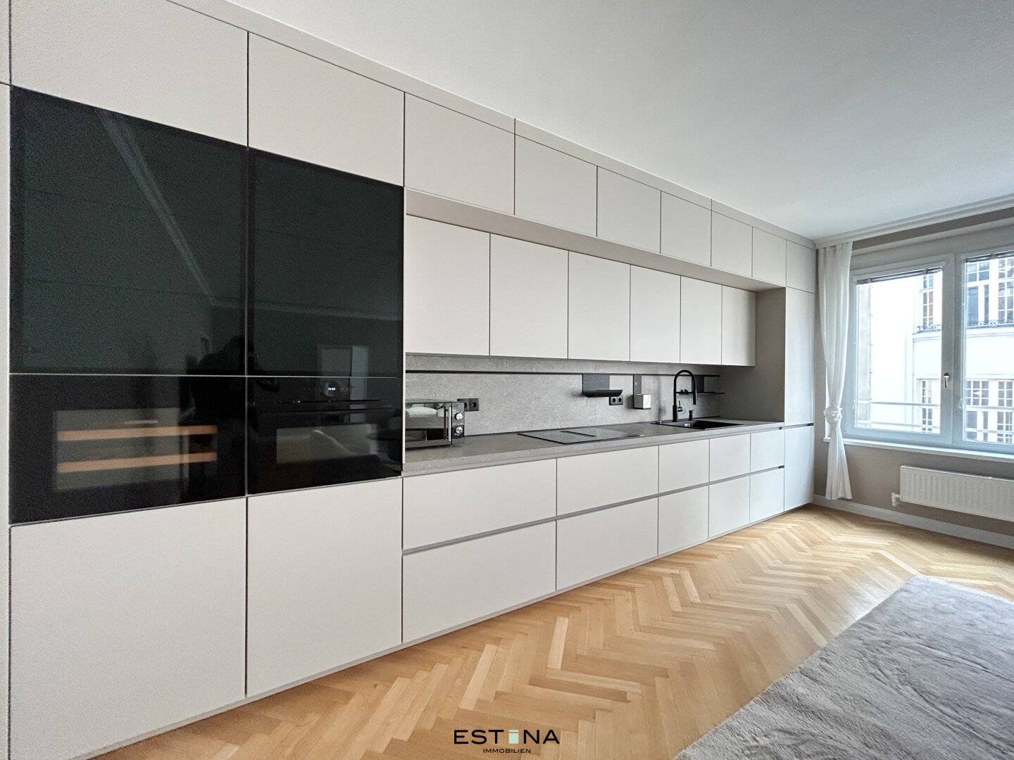 Apartment on the fourth floor with lift near Belvedere newly renovated and private parking in the inner courtyard