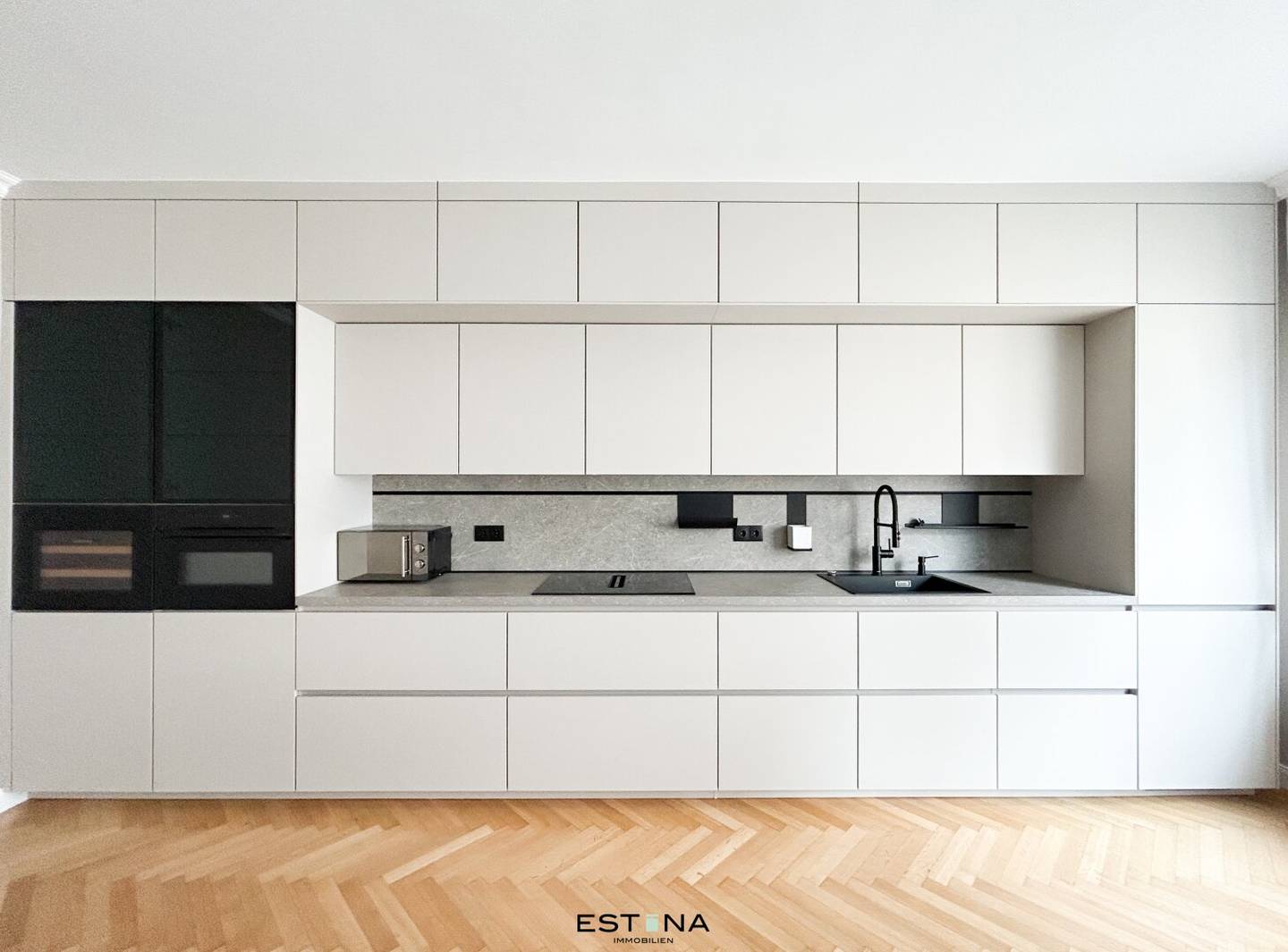 Apartment on the fourth floor with lift near Belvedere newly renovated and private parking in the inner courtyard