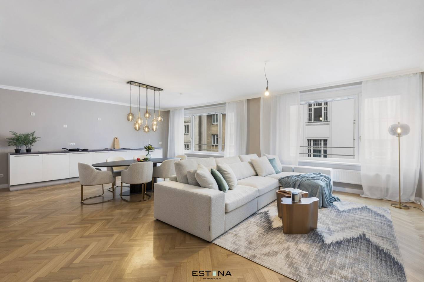 Apartment on the fourth floor with lift near Belvedere newly renovated and private parking in the inner courtyard