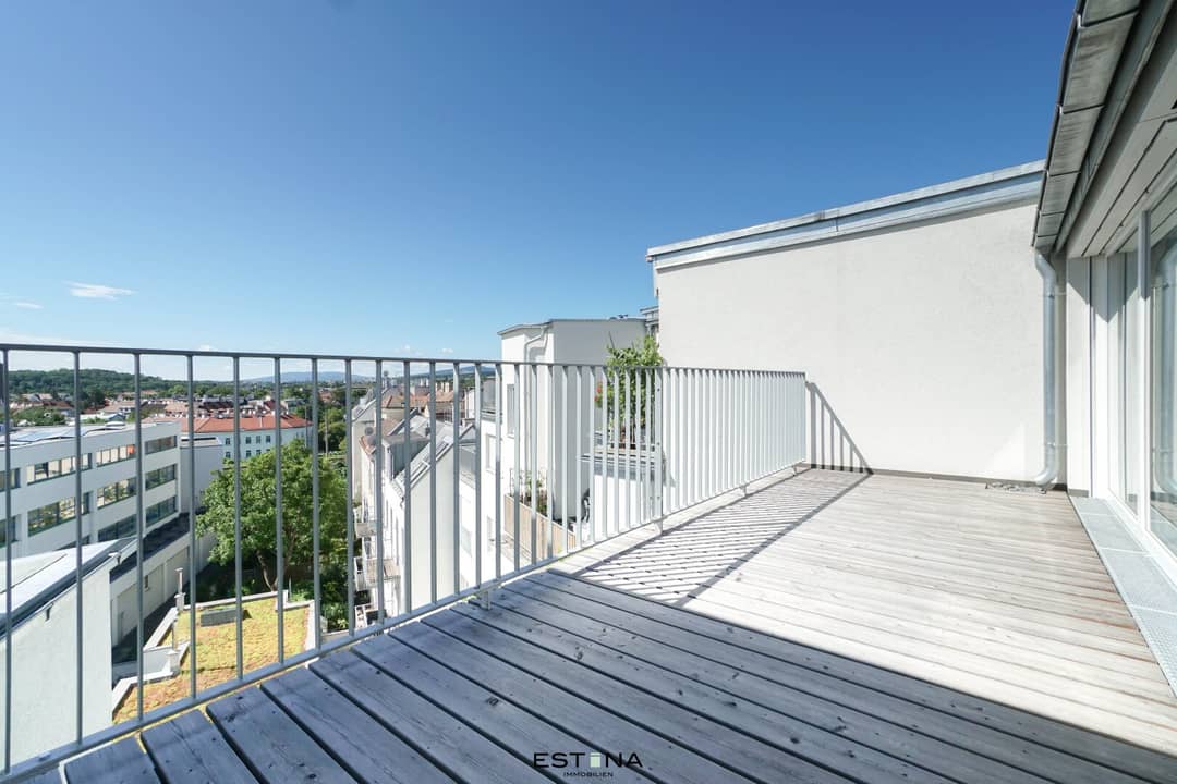 Sanierte Altbauwohnung mit Terrasse und Balkon am Wienfluss