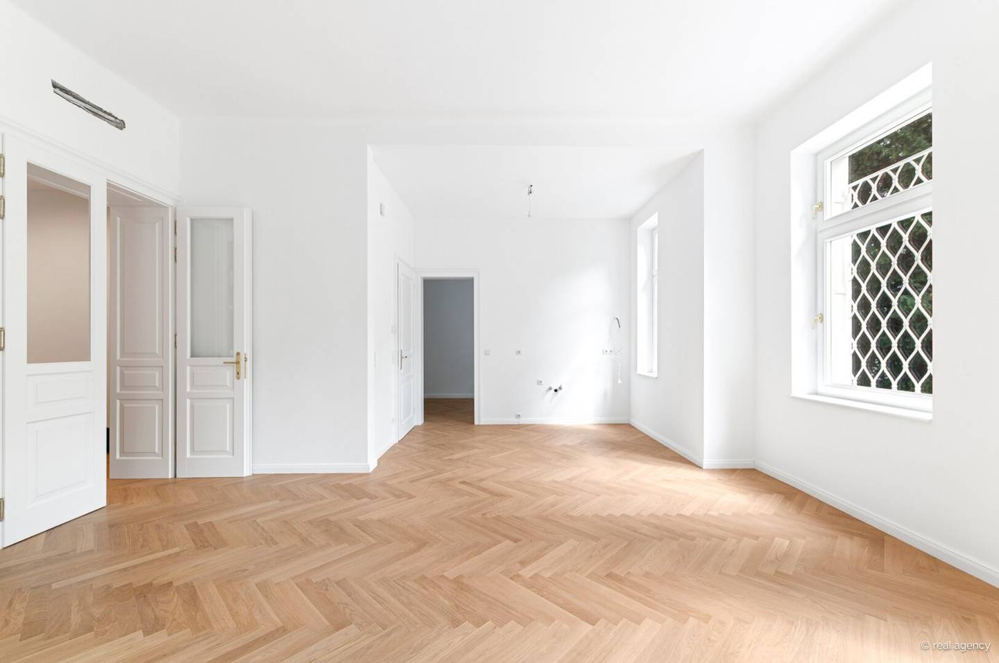 NÄHE LAINZER TIERGARTEN: Erstbezug nach Generalsanierung – Stilvolle Gartenwohnung mit traumhaftem Privatgarten
