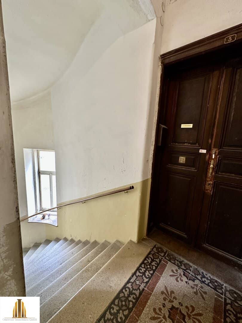 Renovierungsbedürftige Altbauwohnung nahe Neubaugasse