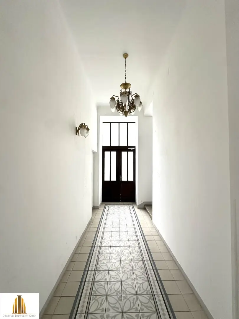 Old building apartment with garden top location