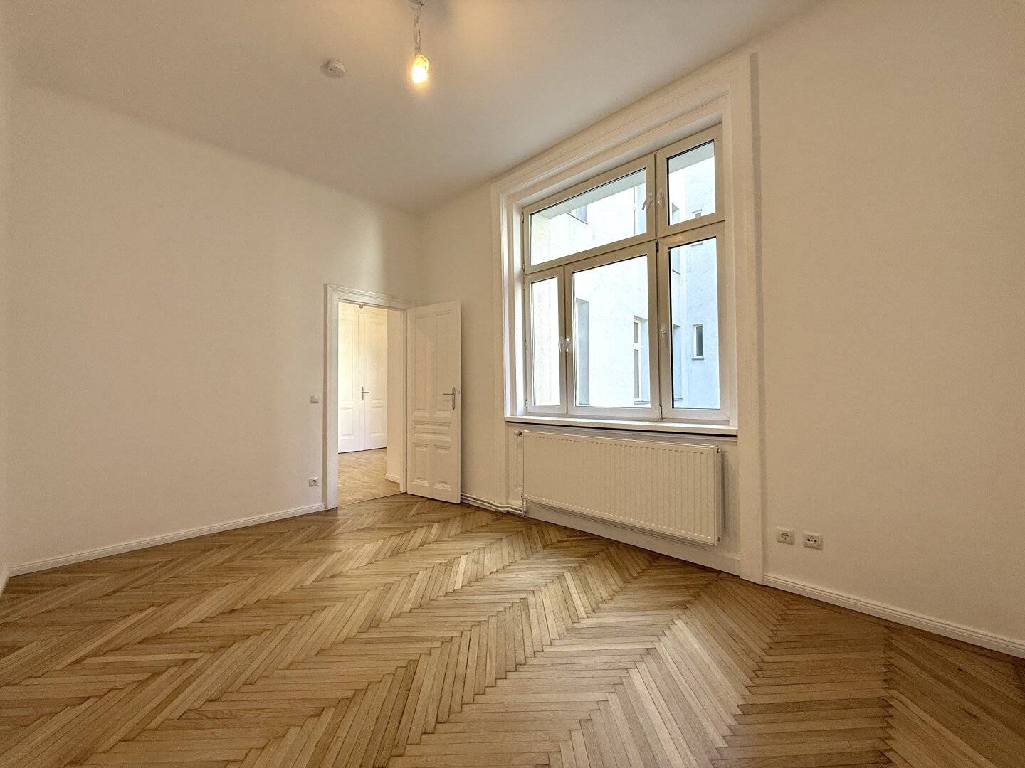 Helle 4-Zimmer-Wohnung mit Freifläche im 5. Bezirk Wien, zentrale Lage