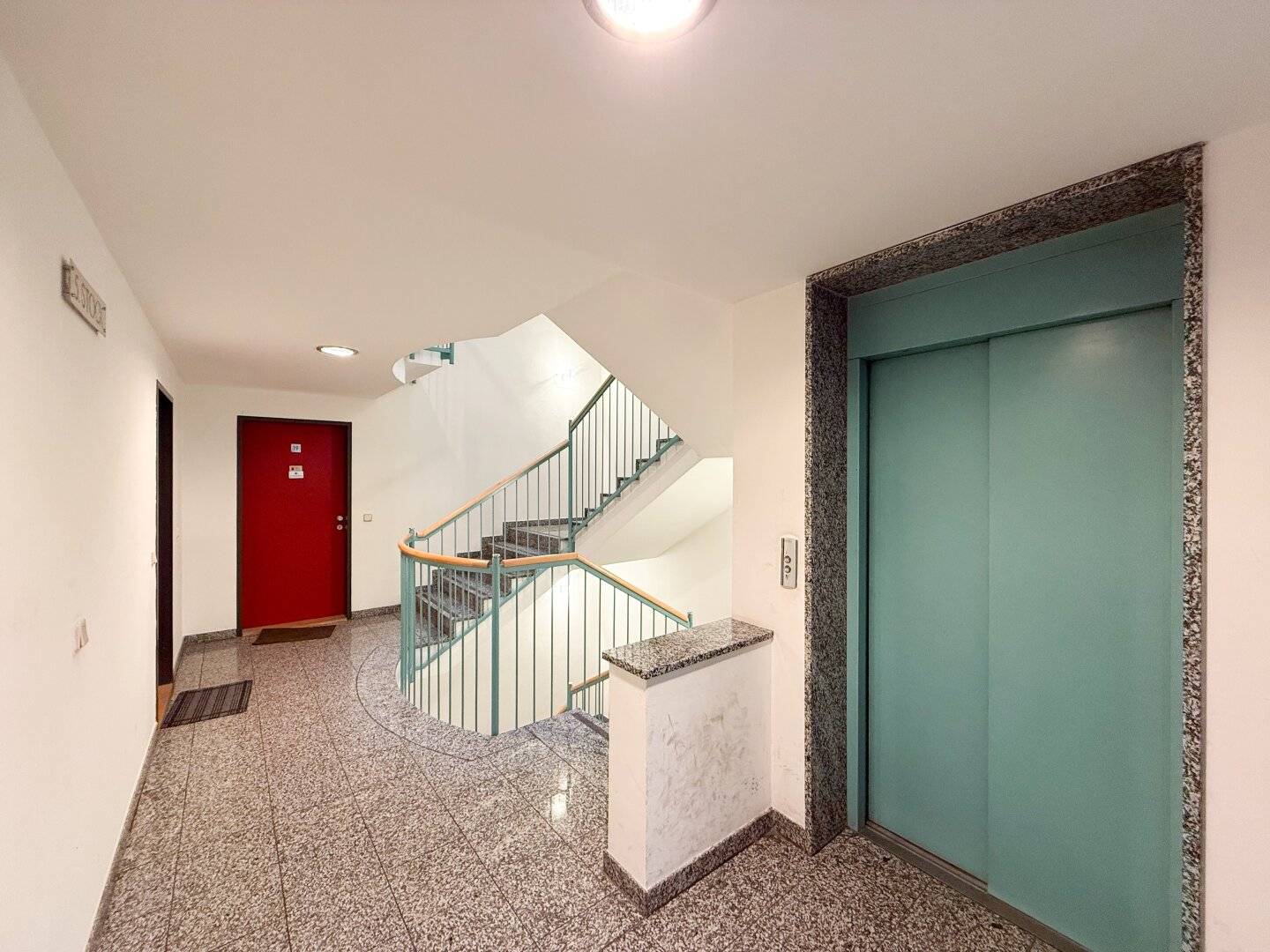 Tiefgaragenstellplatz in der Ziegelofengasse 33, 1050 Wien zu vermieten