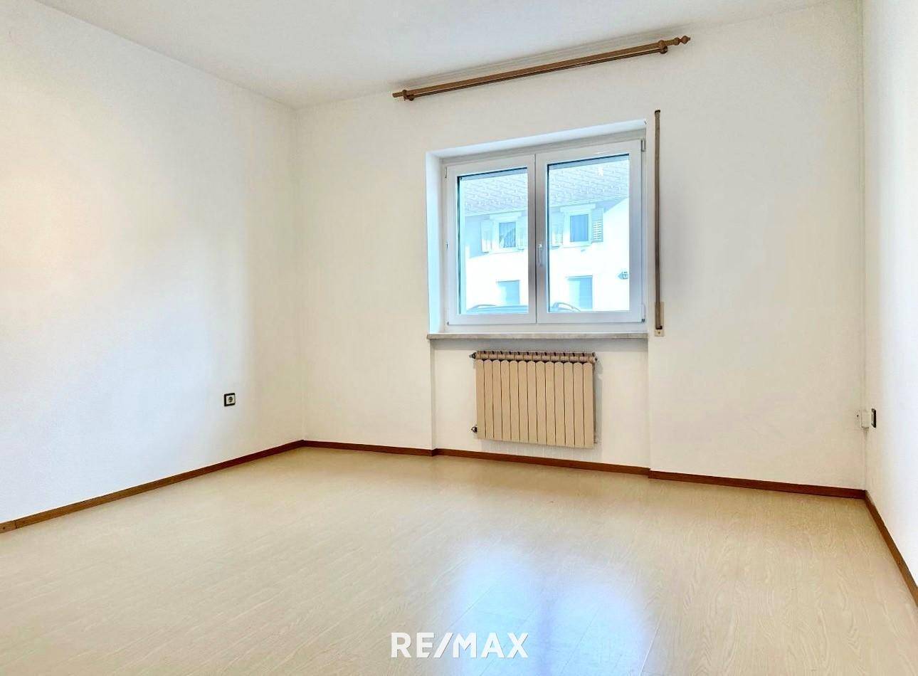 Bright and spacious apartment with an expanded basement