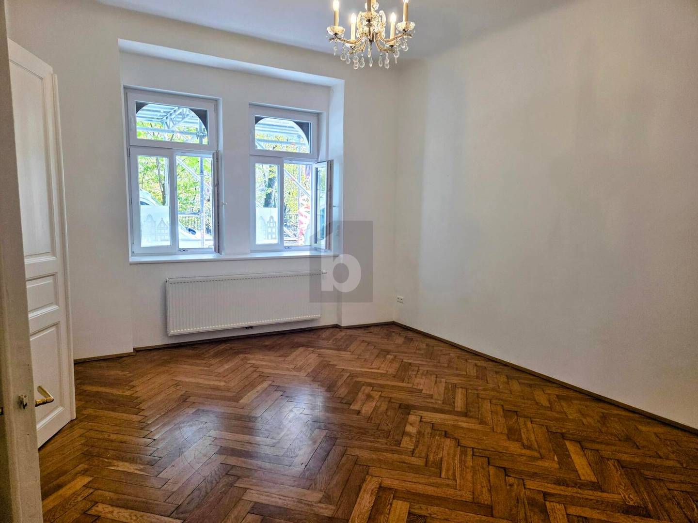 Komplett sanierte Erdgeschosswohnung mit Balkon