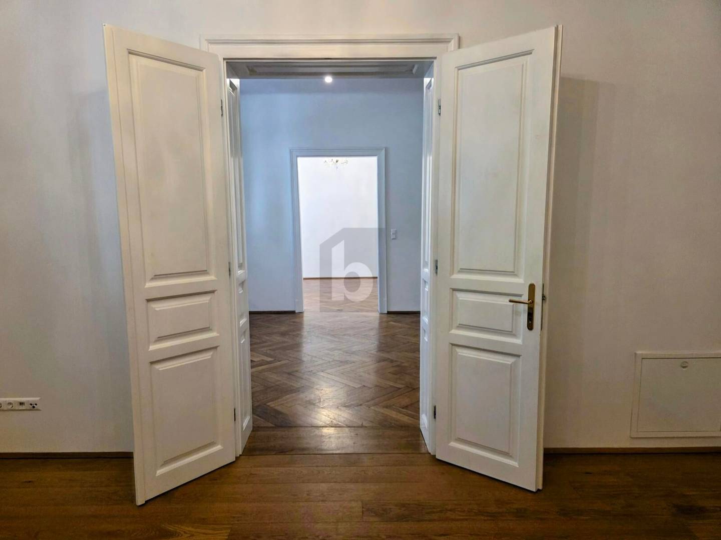 Komplett sanierte Erdgeschosswohnung mit Balkon