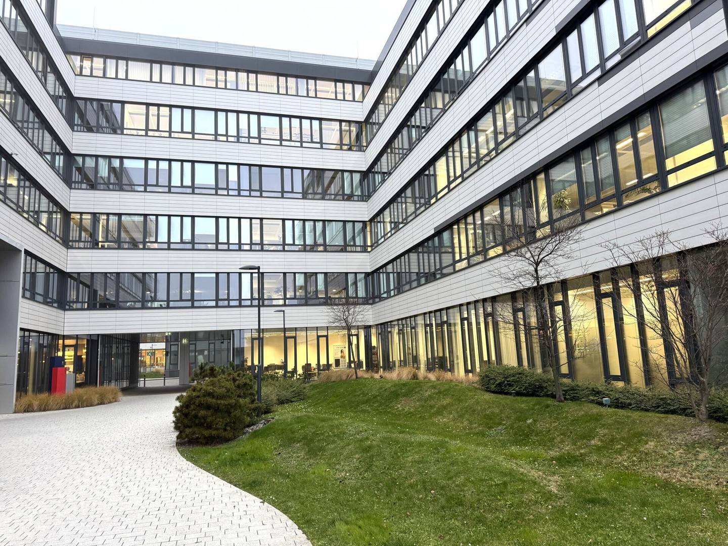 EURO PLAZA 6 - Büro/Werkstatt/Lager