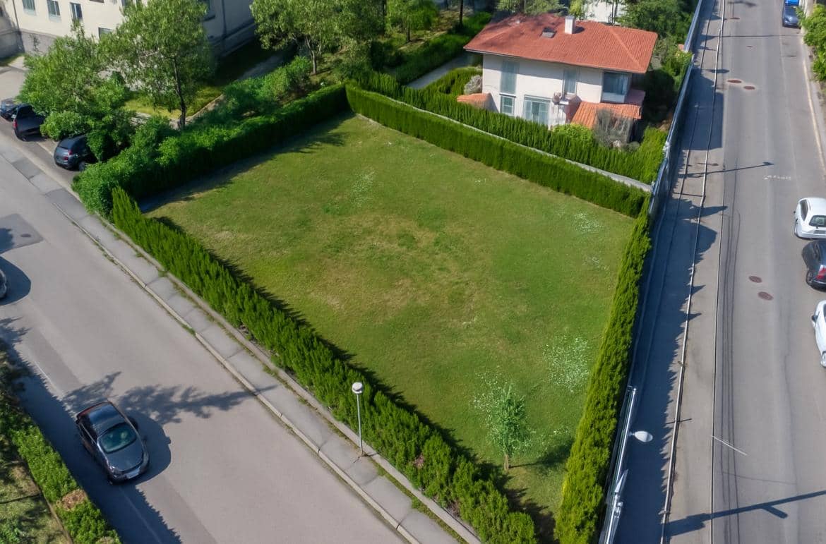 Perchtoldsdorf: Baugrund mit Abrisshaus, 817 m² Grundfläche, ruhig