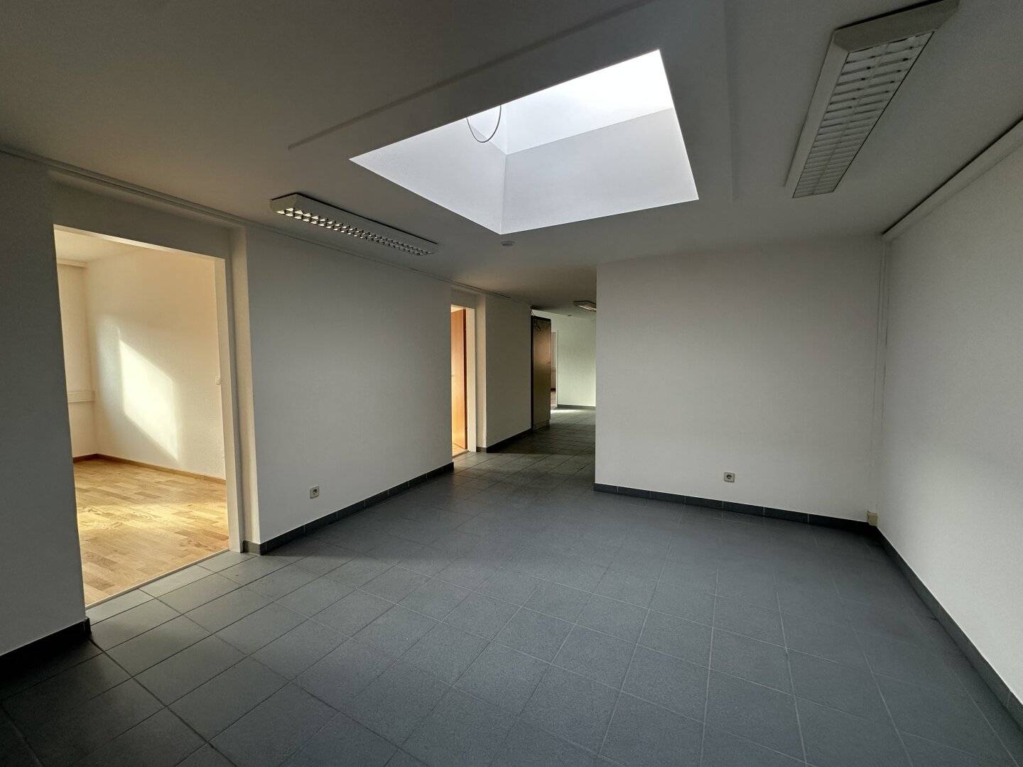 Modernes Büro in Eisenstadt: 250 m², zentrale Lage, EBK, Aufzug