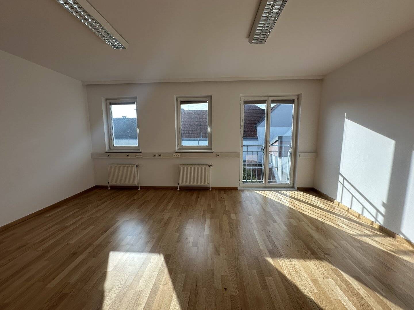 Modernes Büro in Eisenstadt: 250 m², zentrale Lage, EBK, Aufzug