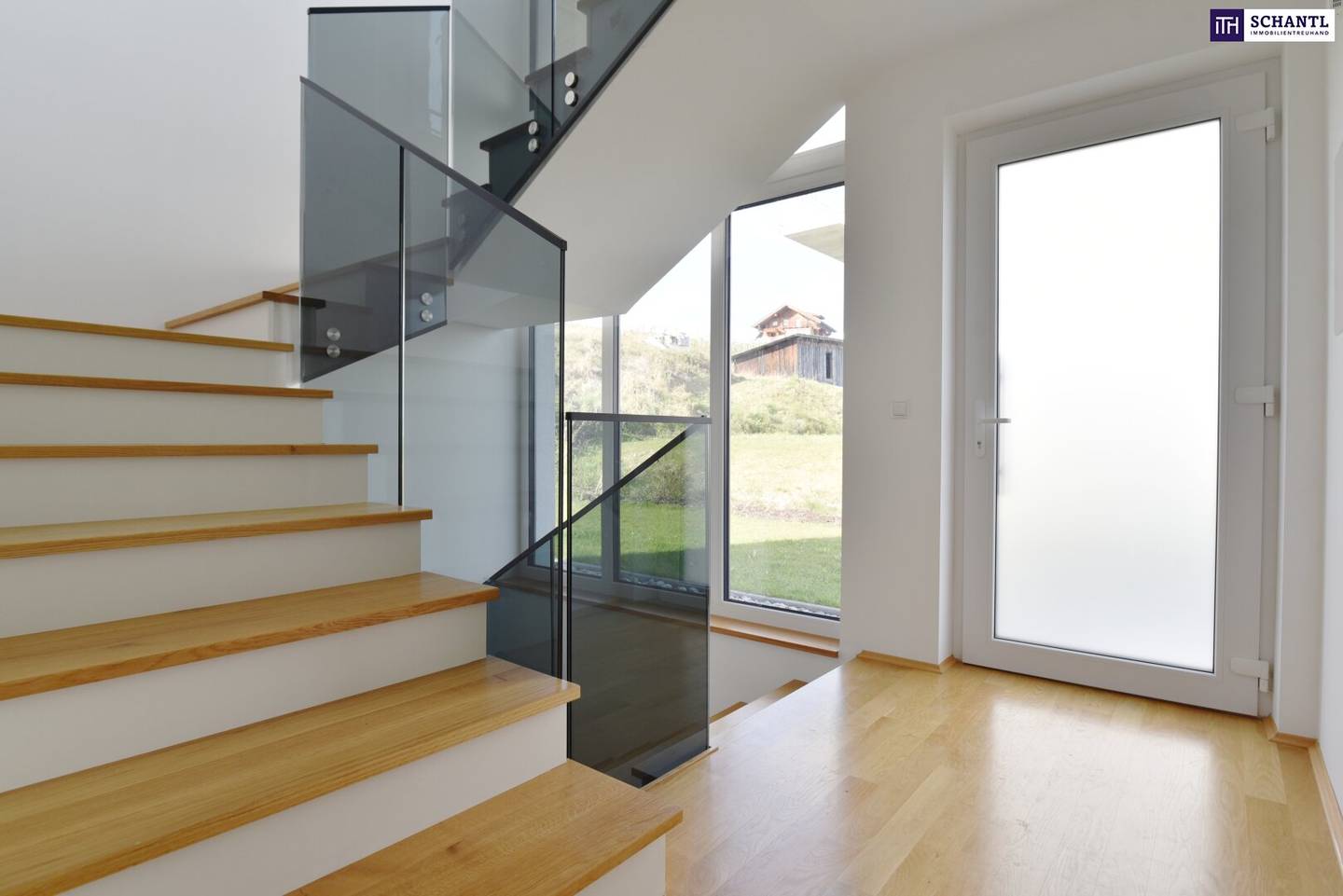 A residential gem for rent with panorama of the Styrian wine region suitable for the highest standards