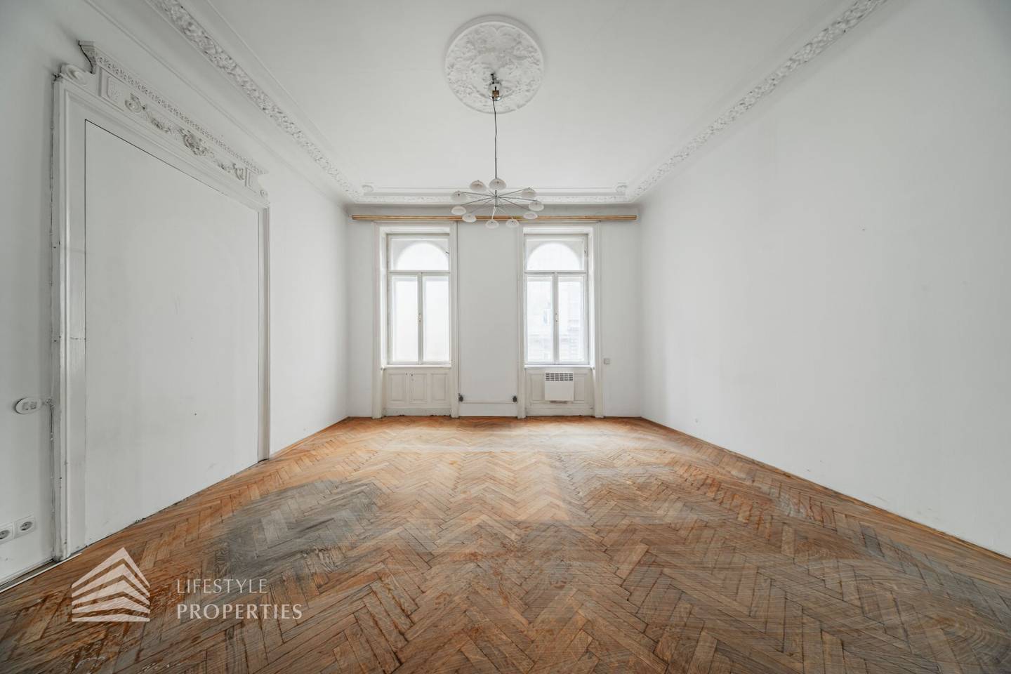 Wohnung Altbau großer Salon Erker Lift