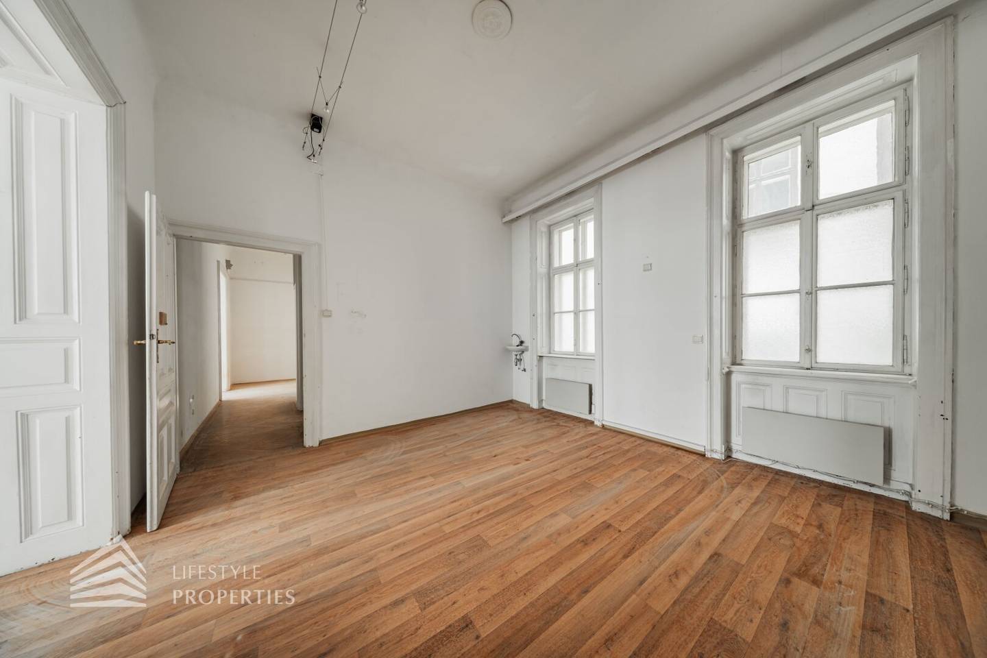Wohnung Altbau großer Salon Erker Lift