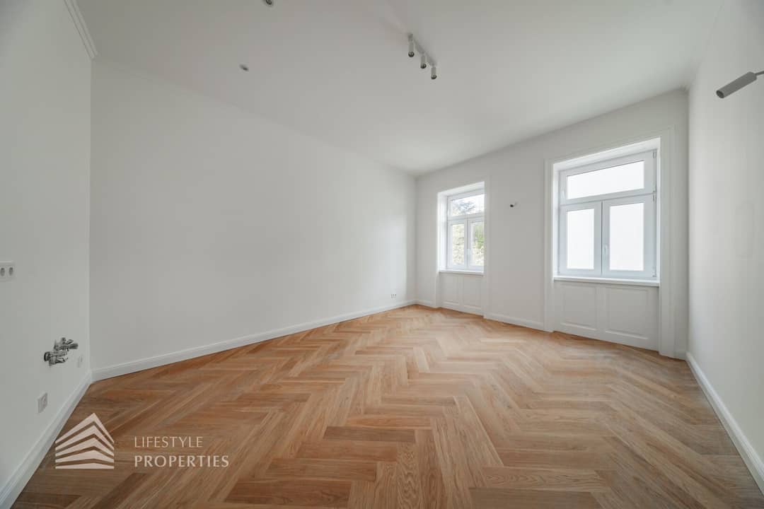 Wohnung Erstbezug Altbau Fischgrätparkett Stuck
