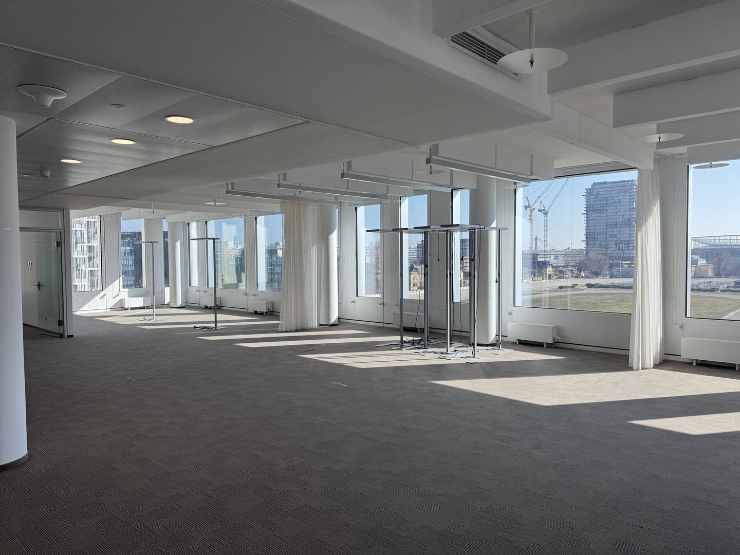 DENK DREI | Büro mit Blick auf die Trabrennbahn