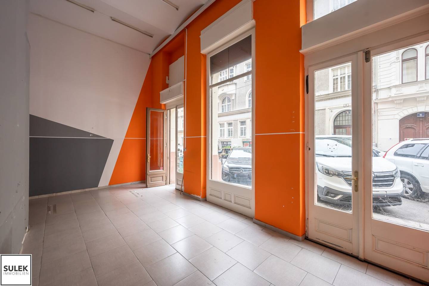 Commercial premises with broad street frontage, large display windows and flexible layout near Mariahilferstraße - German title preserved for reference: Gesche4ftslokal mit breiter Stradfenfront, grodferen Schaufensterfle4chen und flexiblem Grundriss nahe Mariahilferstrase on the OpenImmo feed