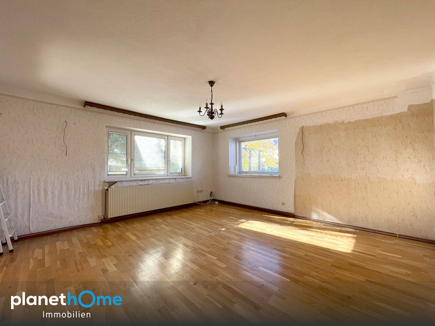 Bungalow mit Nebengebäude – Weinkeller und ca. 1.142 m² Acker