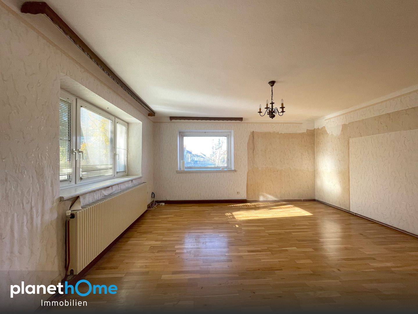 Bungalow mit Nebengebäude – Weinkeller und ca. 1.142 m² Acker