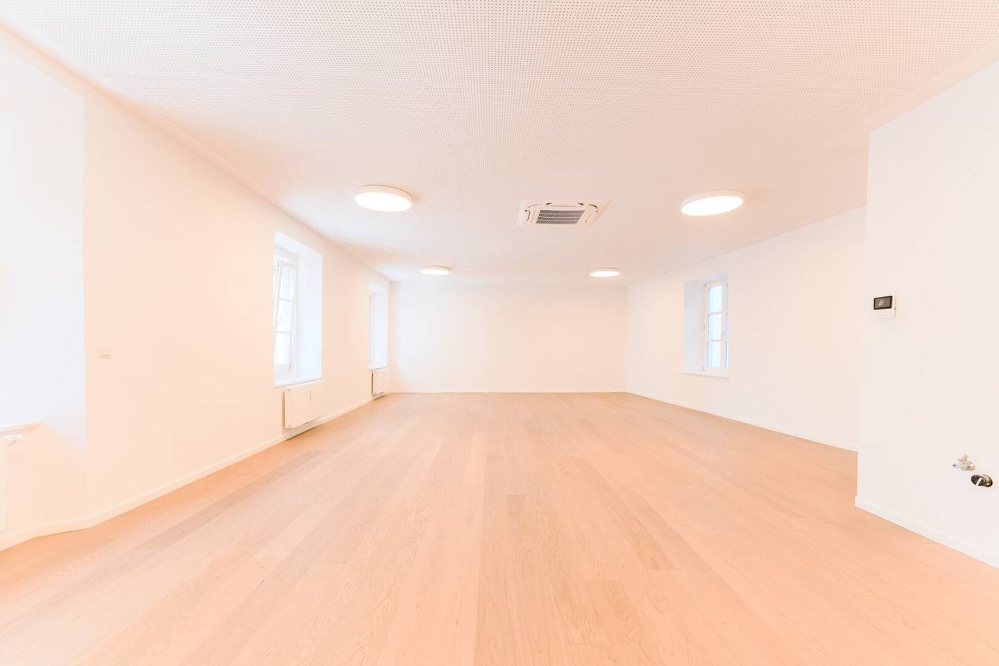 Best location in Gleisdorf: Modern office or practice with parking space; ready for occupancy! Tenants pay no commission!