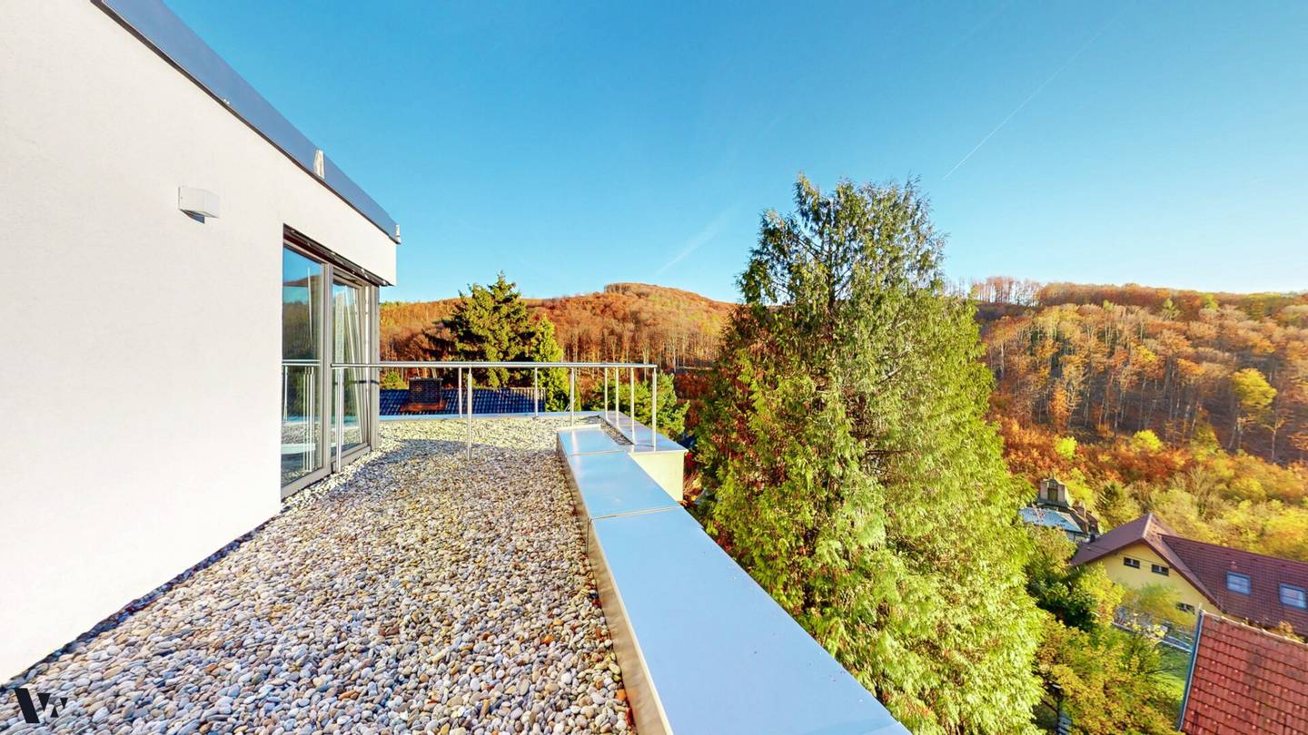 Exclusive villa at the edge of the Wienerwald | Panoramic view &amp; south facing slope
