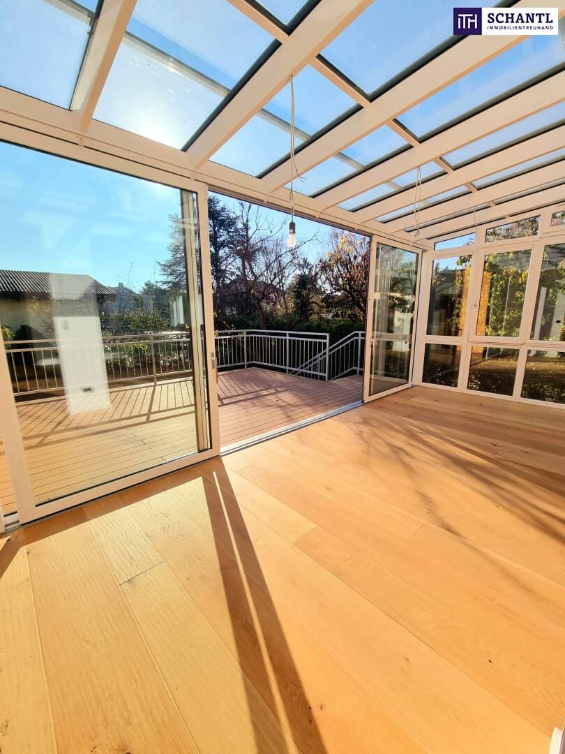 Apartment with large garden and conservatory